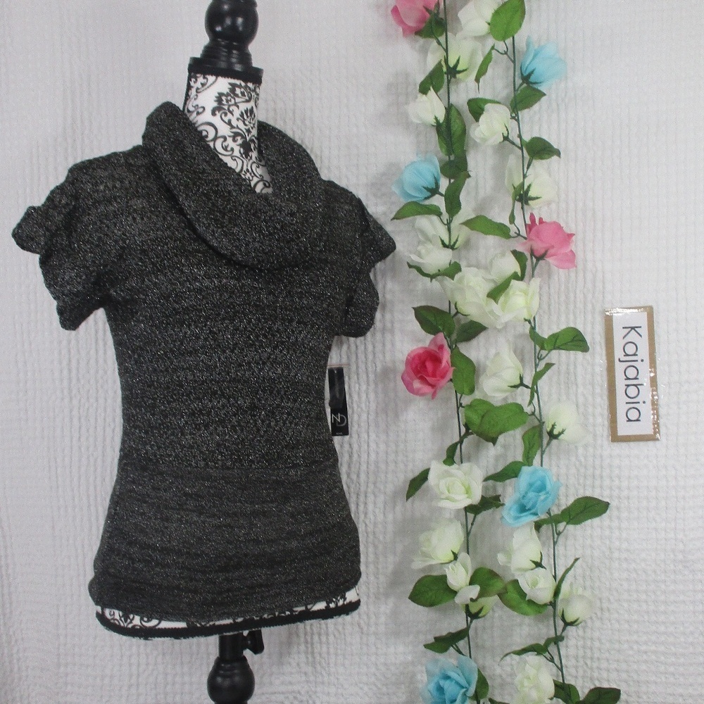 NEW DIRECTIONS Petite Top. Size Small